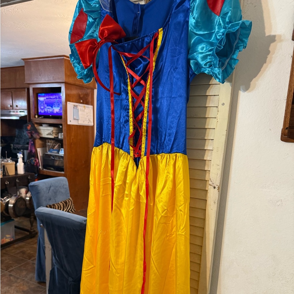 Women’s costume